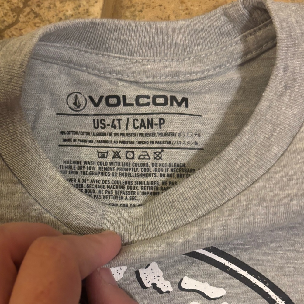 NWT Volcom Toddler Boy's Loopin Island Chain graphic t-shirt sz 4T - Picture 3 of 4